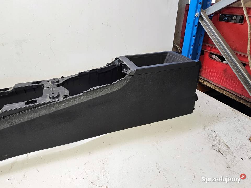 TUNEL ŚRODKOWY AUDI Q3 F3 83A 83B863241 Przystajń