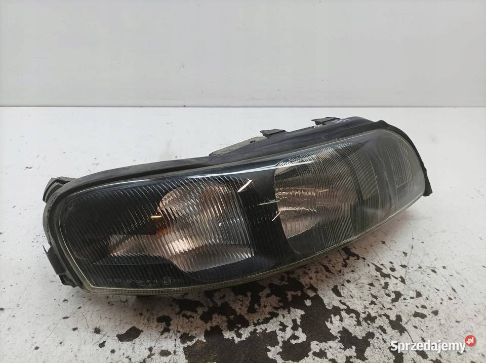 LAMPA PRZÓD PRAWA 9151852 89005621 Volvo V70 II Rok produkcji 2000