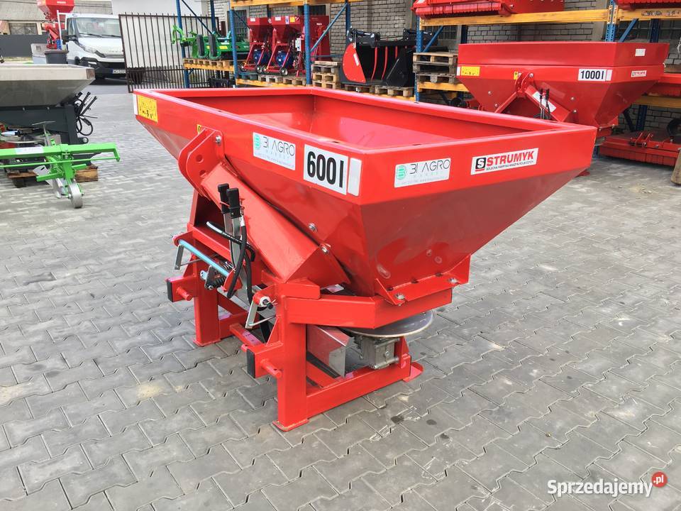 Rozsiewacz nawozu 600800L TYTAN firmy STRUMYK mazowieckie Maków Mazowiecki