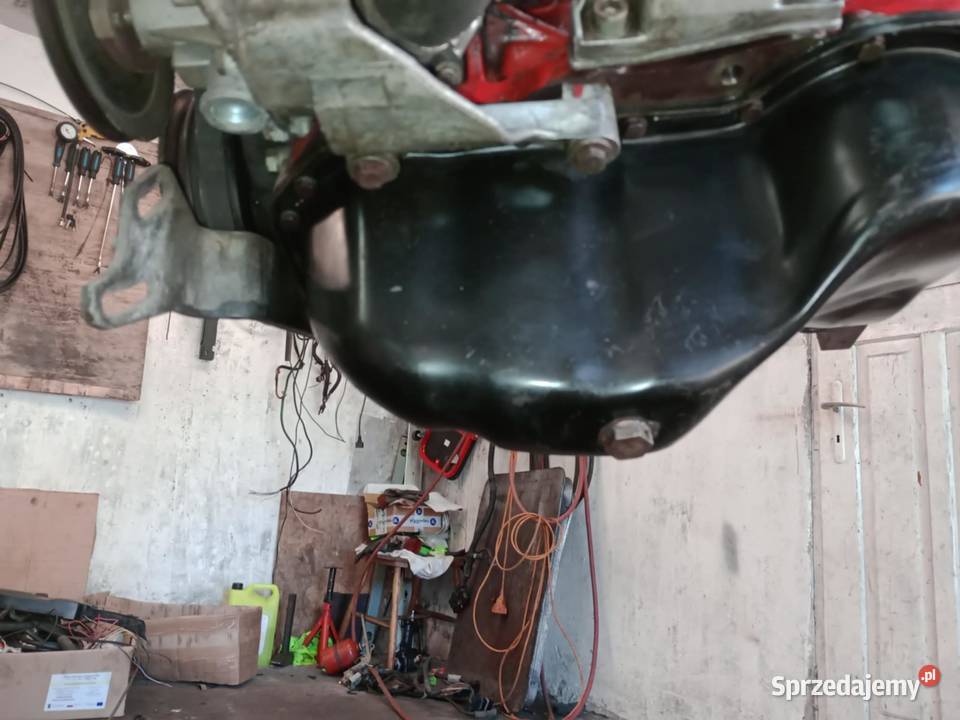 Silnik kapitalnym remoncie z Audi 80 B4 z Dalików