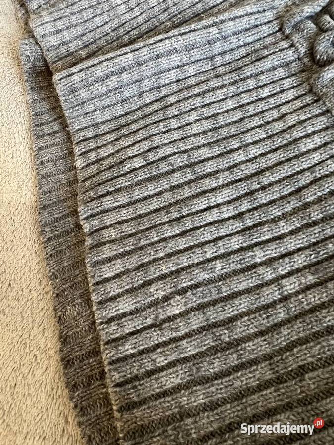 Sweter szary z dekoltem w serek szary/srebrny
