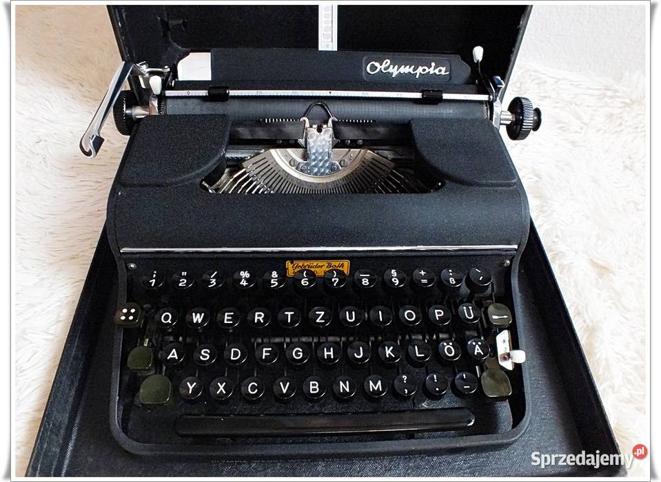 Stara zabytkowa maszyna do pisania Olympia z lat Żary