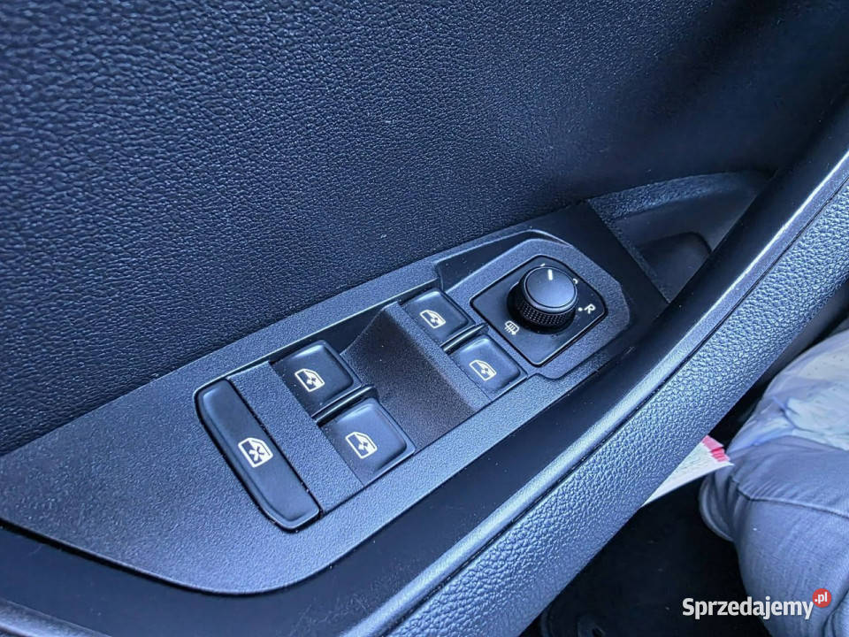 koda Karoq 10 TSI 115 Alufelgi Klimatyzacja 4/5