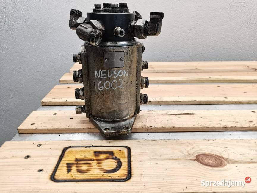 Neuson 6002 Kolumna obrotu Pozostałe Wilkowo