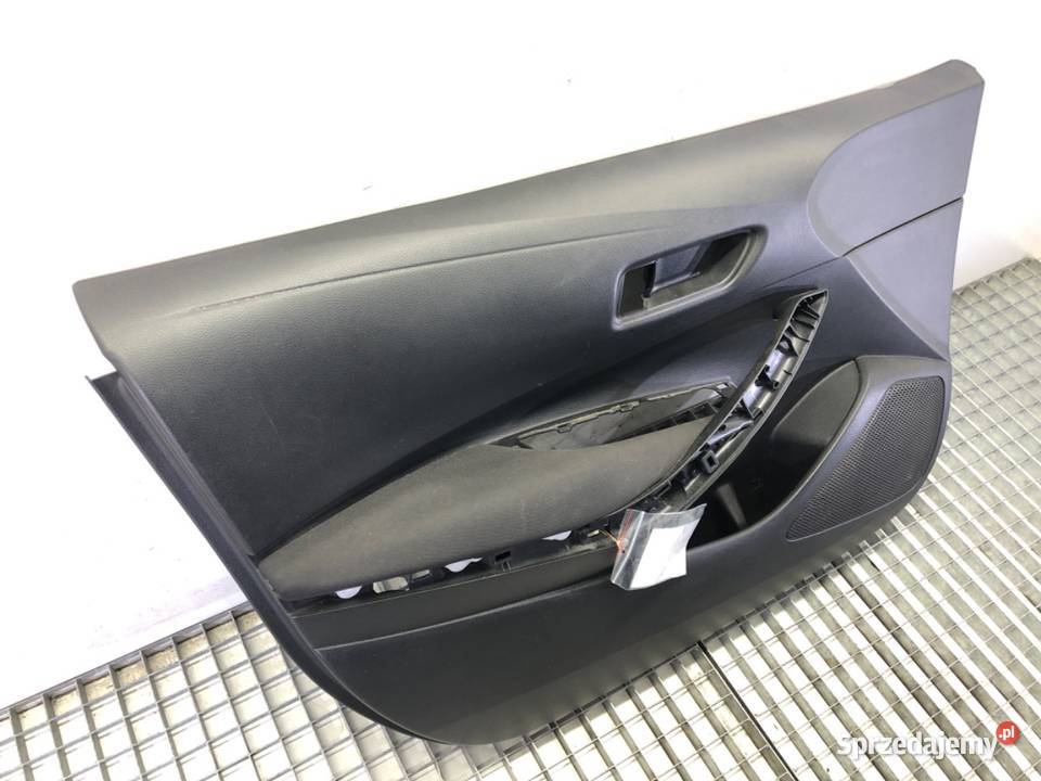 BOCZEK DRZWI LEWY PRZÓD TOYOTA COROLLA E21