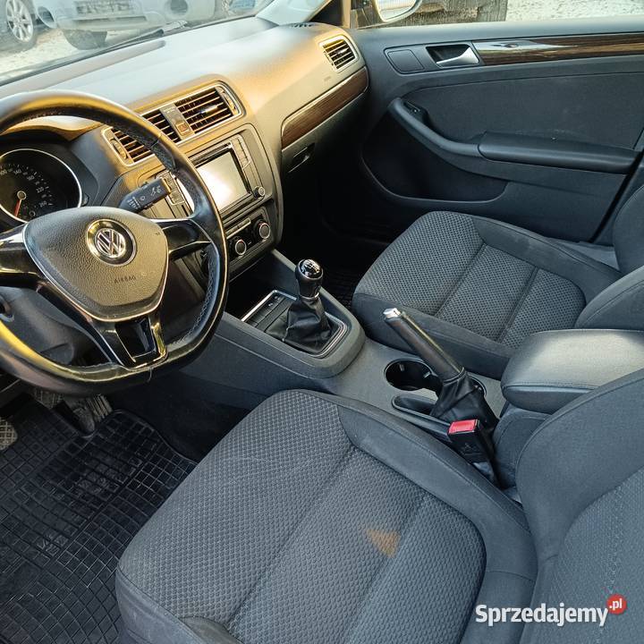 Volkswagen Jetta 2016 r 12 benzyna Salon I