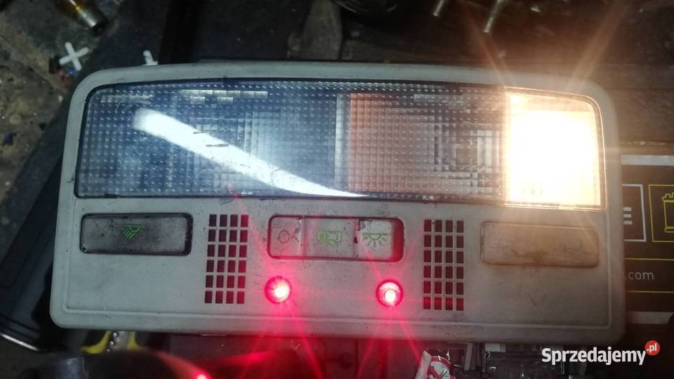 Lampka oświetlenia wnętrza passat W8 B5 skoda Sanok