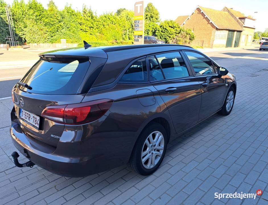 Opel Astra K kombi 16 cdti 110 światła przeciwmgielne