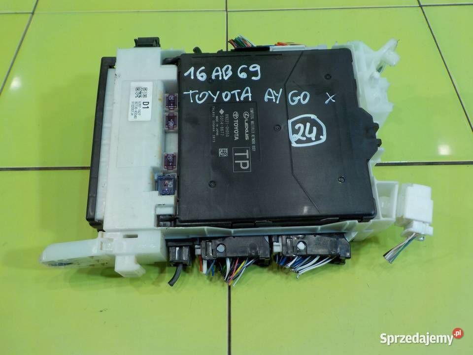 TOYOTA AYGO X 10 VVTI AUT 22r 5D skrzynka Suków sprzedam