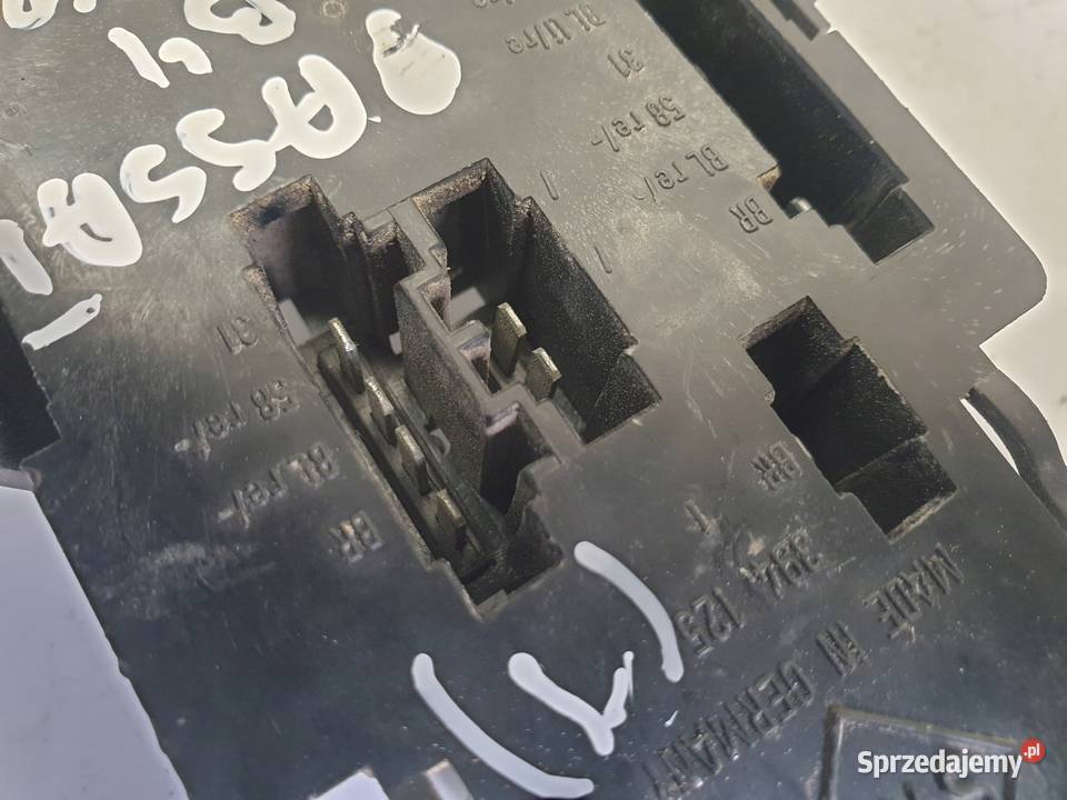 Passat B4 kombi WKŁAD TYLNEJ LAMPY Lewy tył Rudka