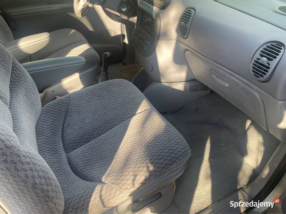 Chrysler Voyager 25 TD 1999 7osobowy srebrny Ostrowiec Świętokrzyski