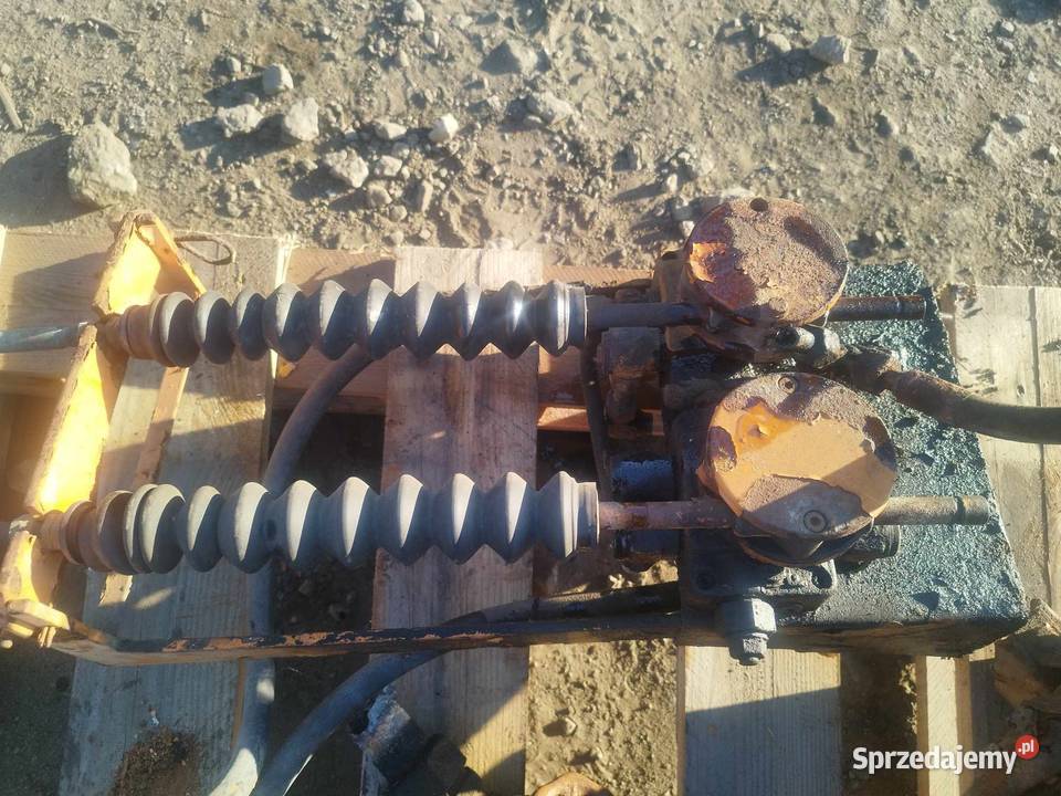 Silnik hydrauliczny z rozdzielaczem ręcznym i Strzyżew