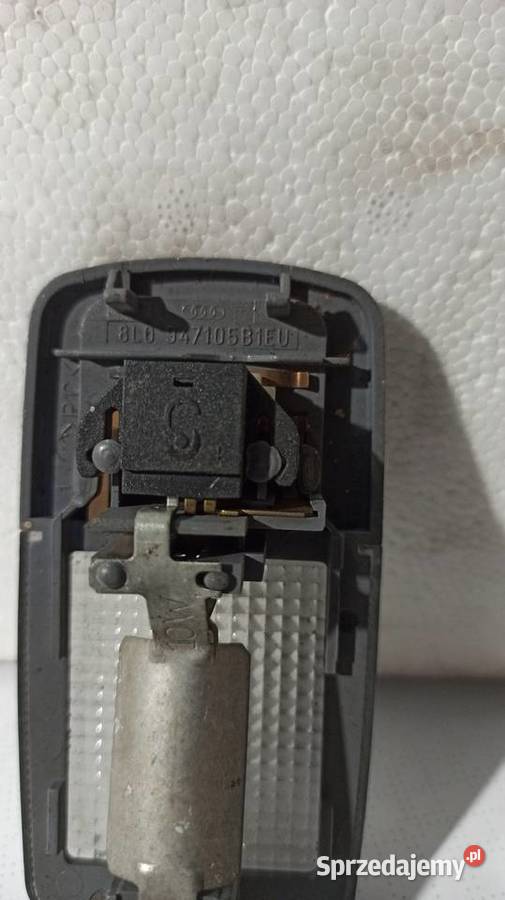 AUDI A3 8L LAMPKA OŚWIETLENIA BAGAŻNIKA