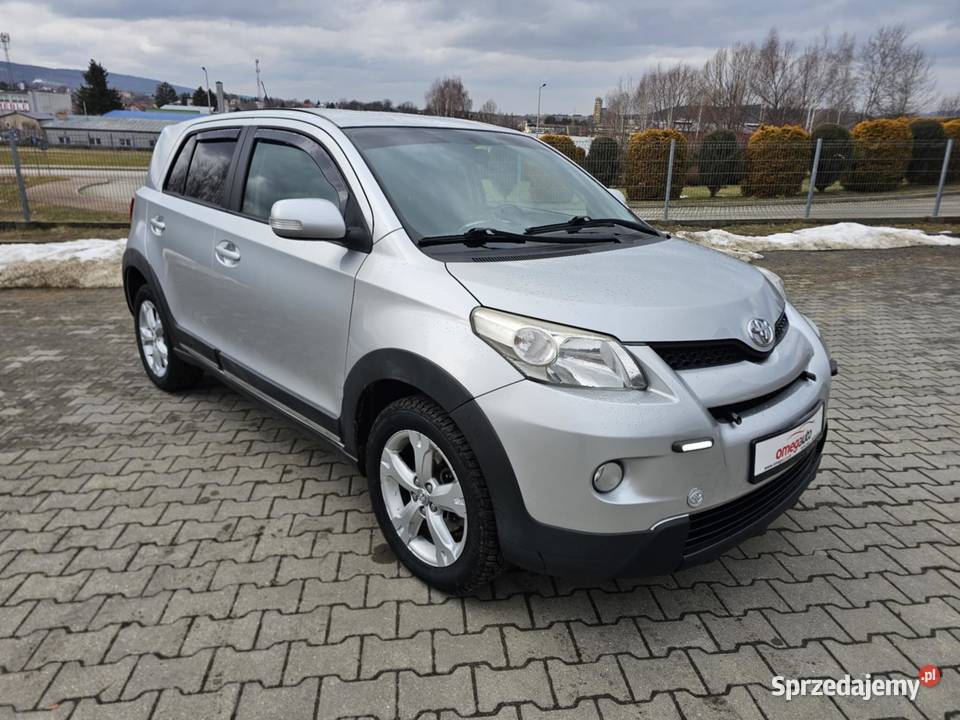 Toyota Urban Cruiser 14 D4D 90 2009 srebrny Sanok