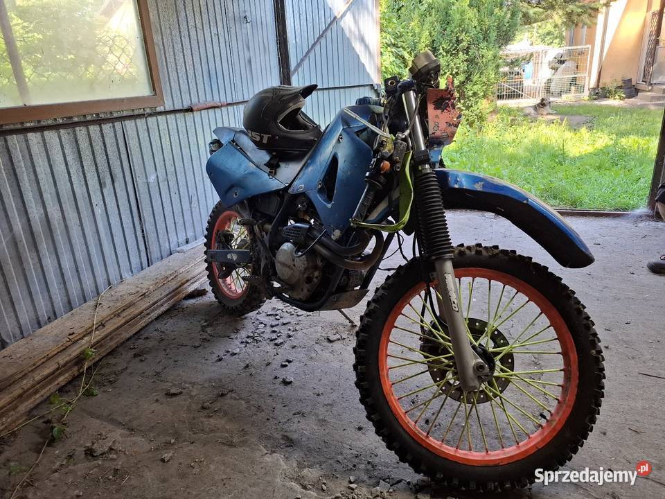 Sprzedam uszkodzoną Cagive w16 350cc Rok produkcji 1993 Czarnogłów sprzedam
