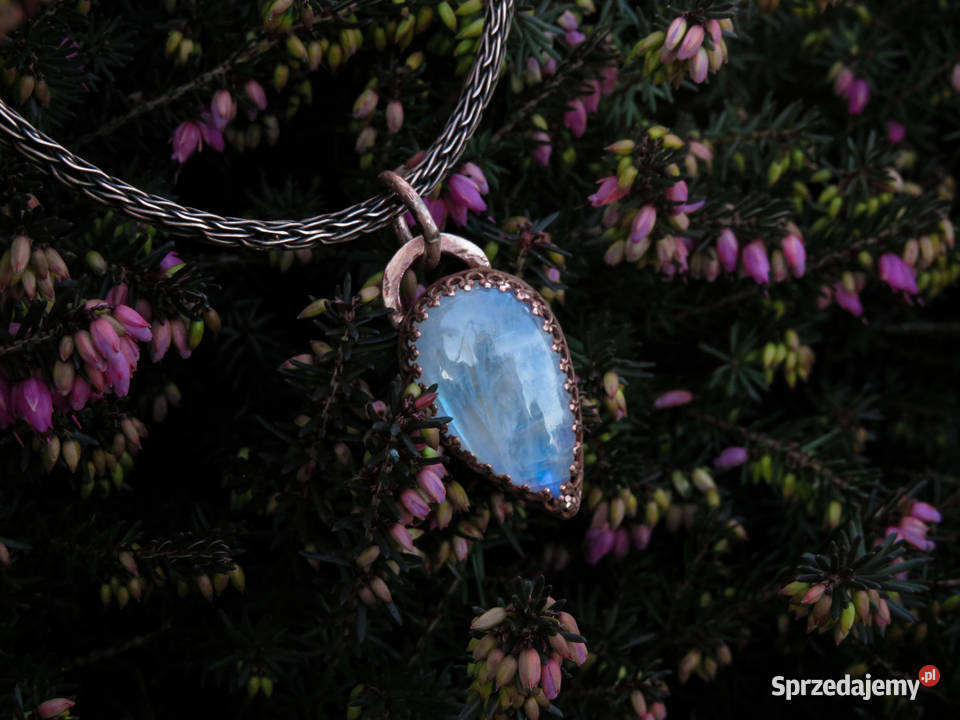 Miedziany wisiorek z niebieskim kamieniem Wisiorki Wieliczka sprzedam