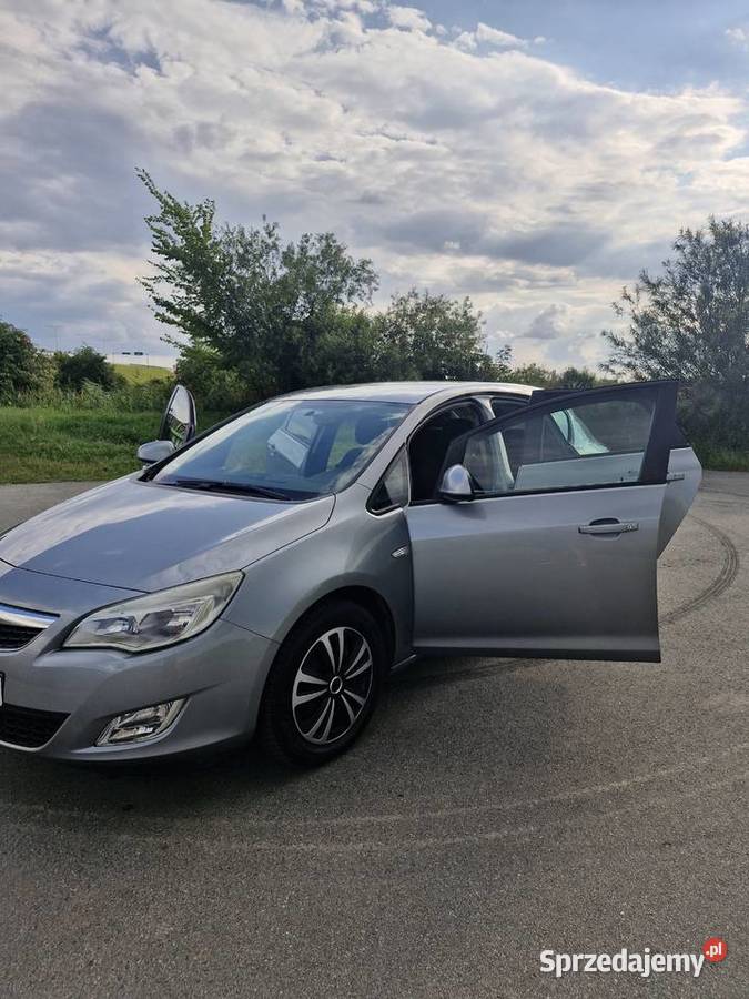 Opel Astra J 16 z Lpg wielofunkcyjna kierownica Motoryzacja sprzedam