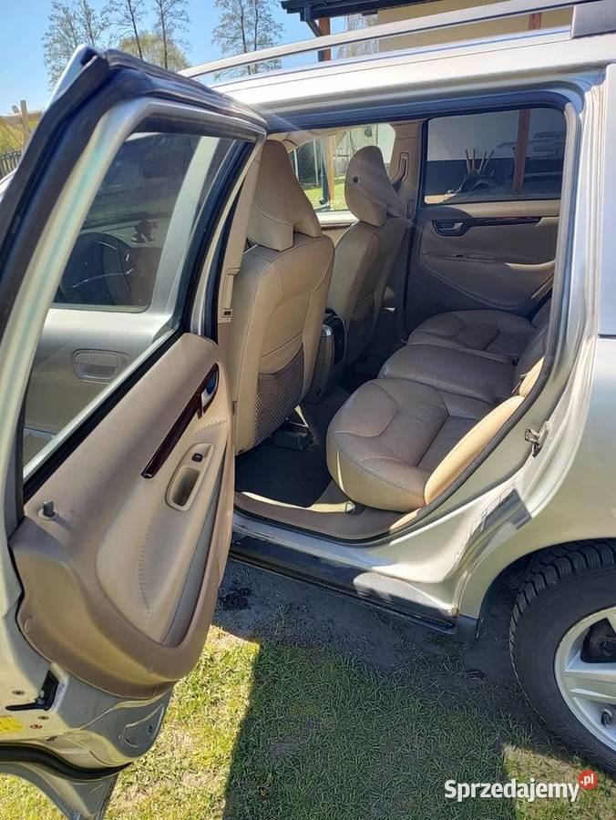 Sprzedam Volvo V70 D5 z 2003 roku z automatyczną