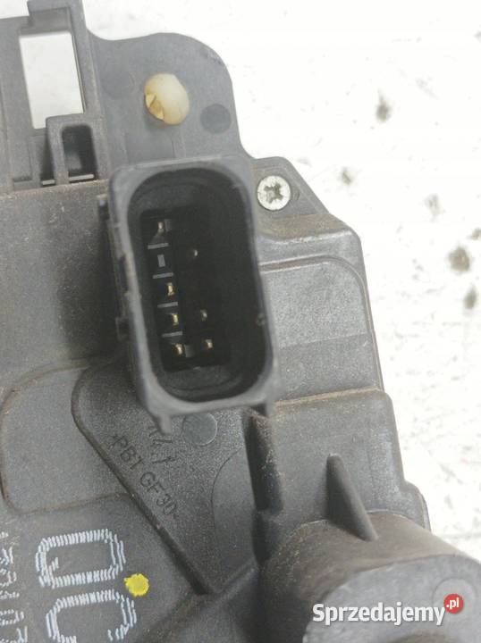 ZAMEK DRZWI PRAWY PRZÓD 13210745QC Opel Zafira