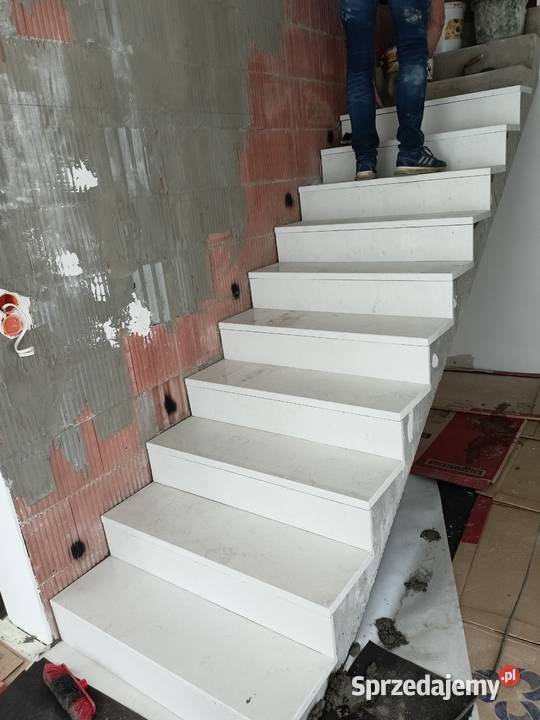 Parapety kamienne schody nagrobki