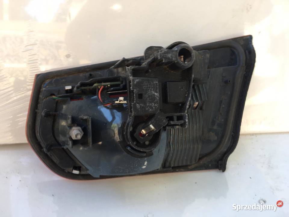 BMW F30 LEWA LAMPA W KLAPĘ