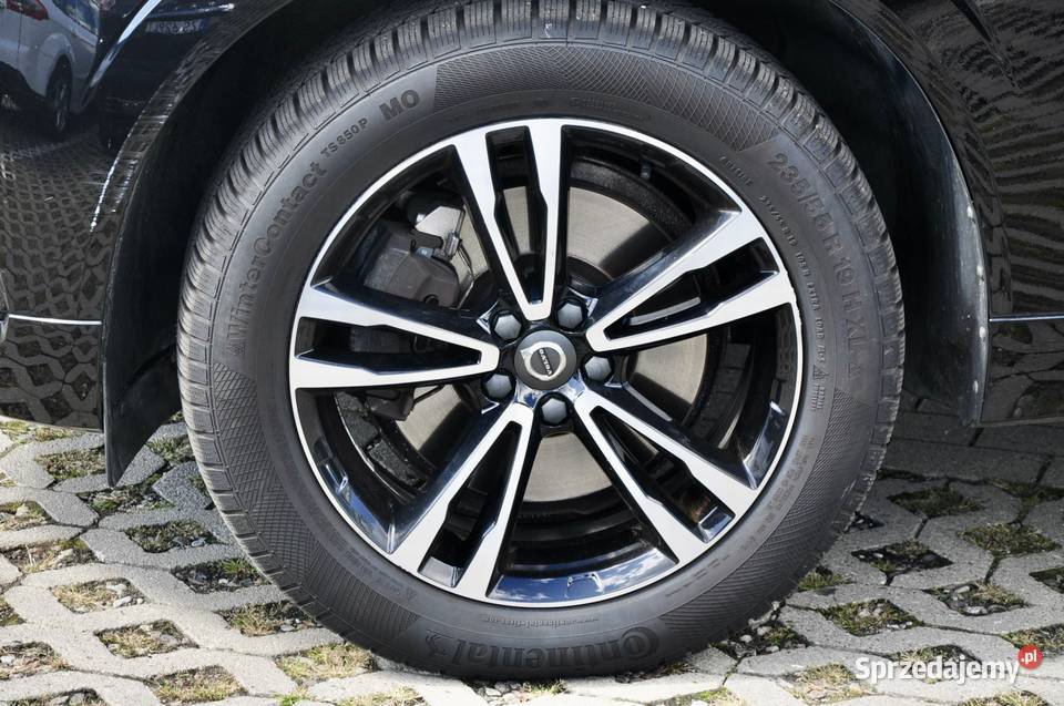 Volvo XC 60 20D MOMENTUM 20d 150 2018r FV 23 Goleniów