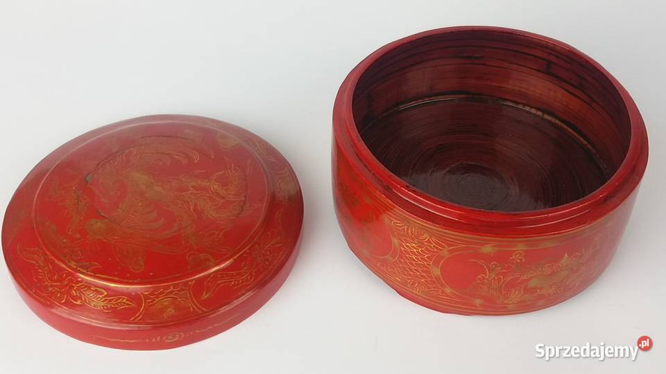 Pojemnik z czerwonej laki z czasów PRL śląskie Bytom