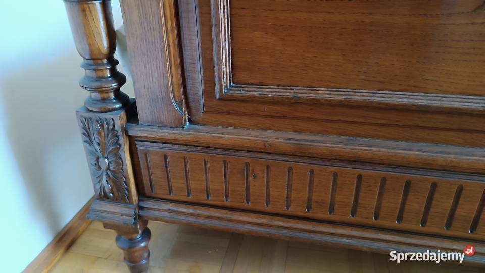 Dębowe łóżko renowacji Łazy