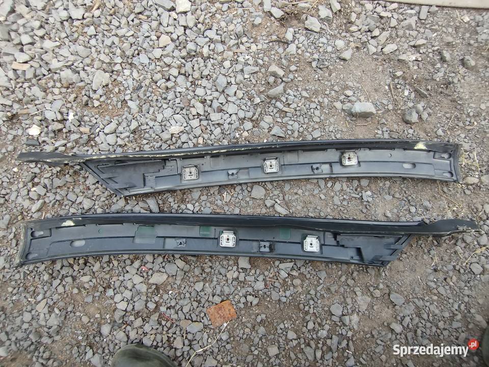 Słupek listwa c215 cl500 215 osobowe Zabrnie