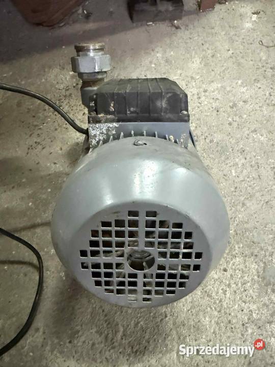 Silnik BC111811 z pompą wody Czarna