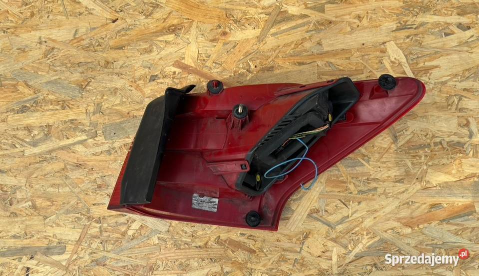 PEUGEOT 407 KOMBI SW LAMPA LEWA TYLNIA LEWY TYŁ osobowe wielkopolskie Międzychód