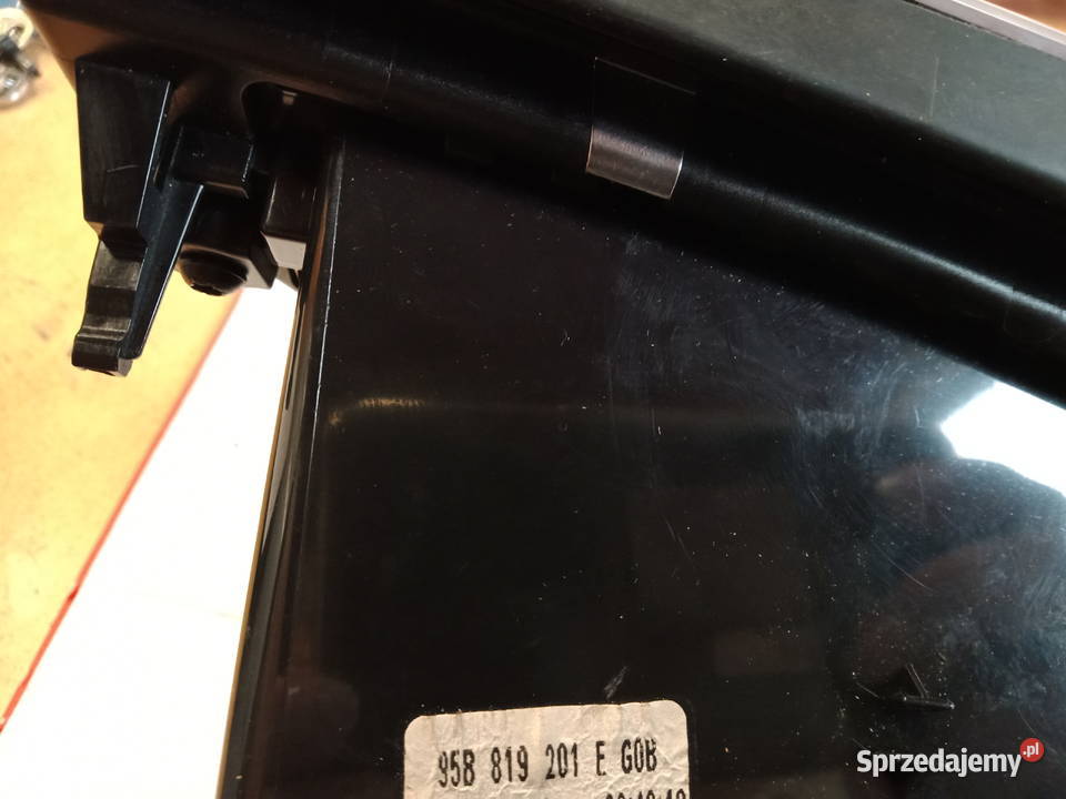 PORSCHE MACAN KRATKA NAWIEWU LEWA 95B819201E osobowe Kratki nawiewu Rakoniewice