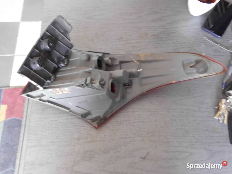 lampa tylna lewa w błotniku hyundai i30 II lewe Lampy tylne sprzedam