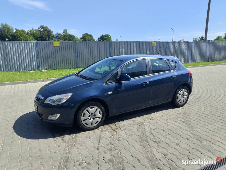 Opel Astra J hatchback 17 diesel 110 manual 6 Astra