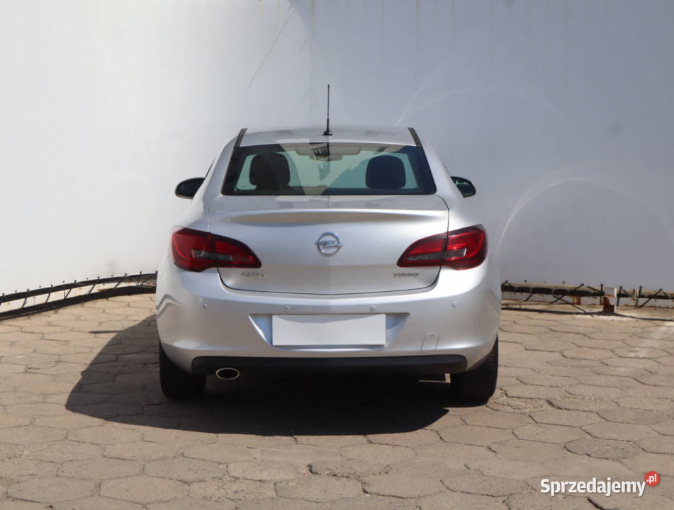 Opel Astra 14 T Sedan / Limuzyna Łódź