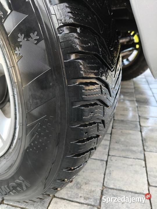 Opony 24570 R 16