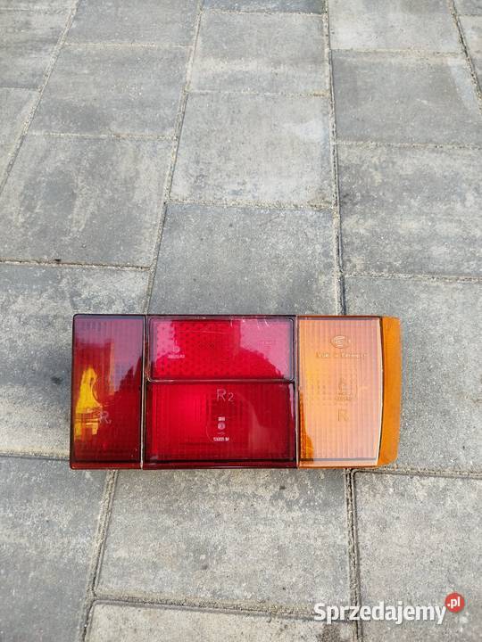 Golf mk1 prawa tylnia wąska lampa post prawe Rumia