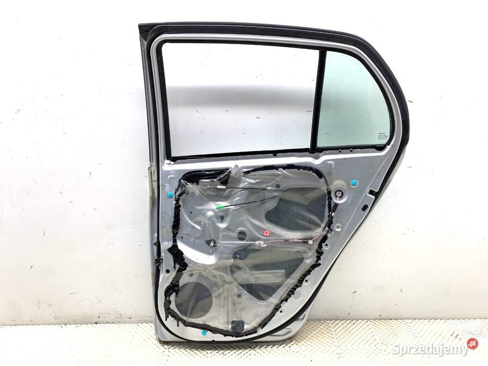 DRZWI PRAWY TYŁ TOYOTA YARIS II Hatchback 0514 osobowe
