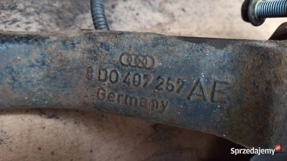 Zwrotnica Piasta LEWA PRZÓD A6 C5 A4 B5 Superb I Dębica