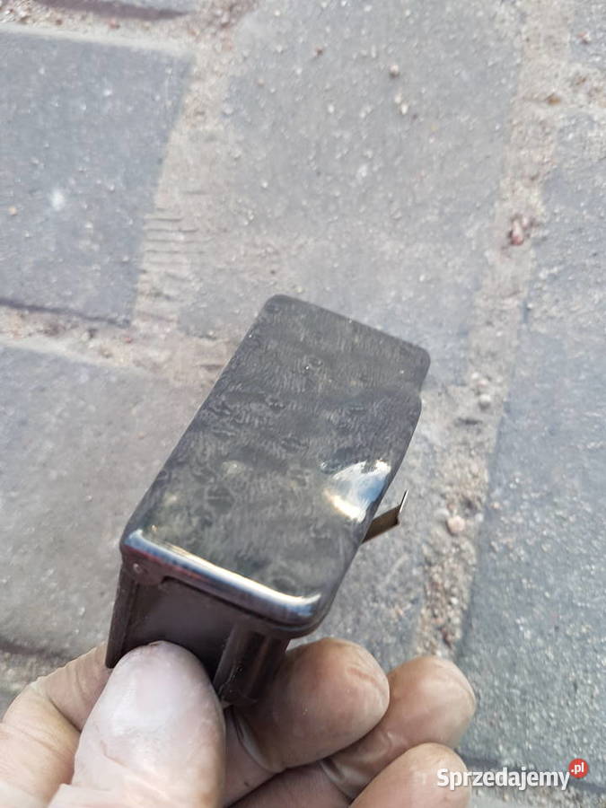 AUDI A8 D2 POPIELNICZKA TYL PRAWA 4D0857406B Turek sprzedam