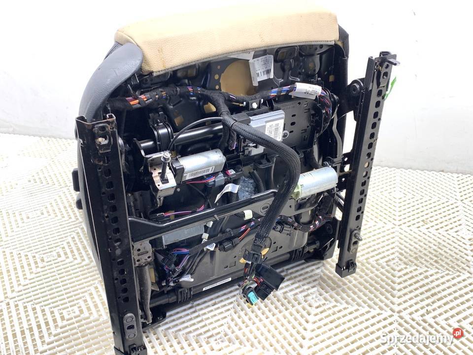 FOTEL PRAWY PRZÓD VW CC B7 SportowyCoupe 1116