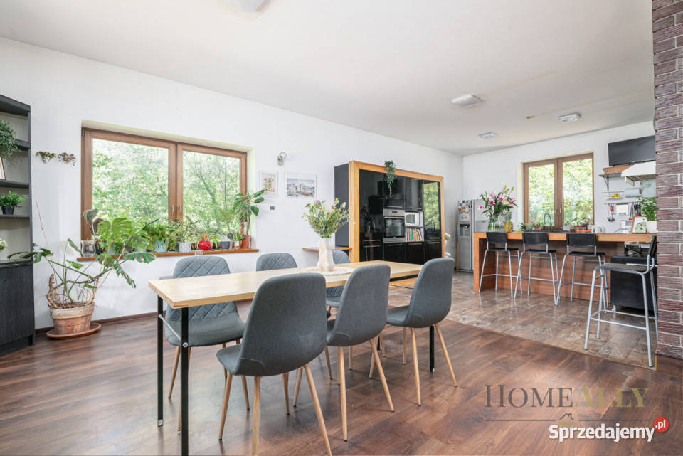 sprzedaży domu wolnostojącego 230m2 Łomianki