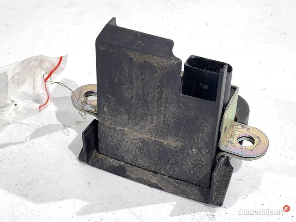 ZAMEK KLAPY TYŁ VW GOLF VII Hatchback 5G6827505C