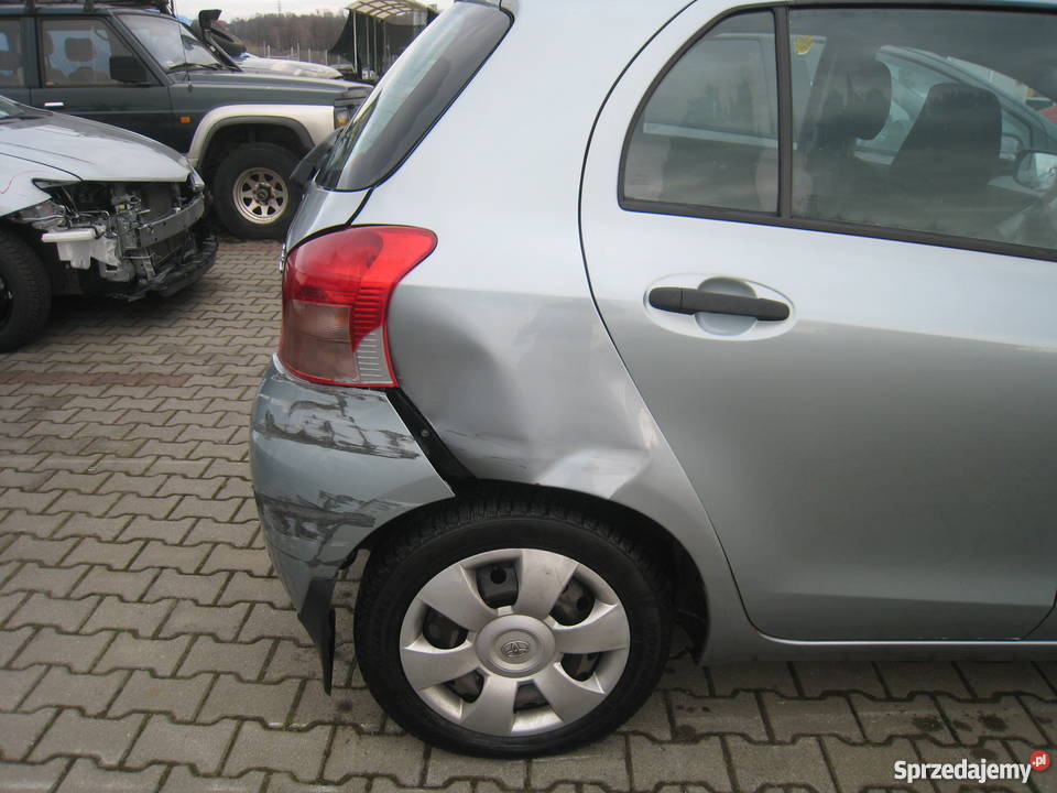 Toyota Yaris II Luna 13 USZKODZONY