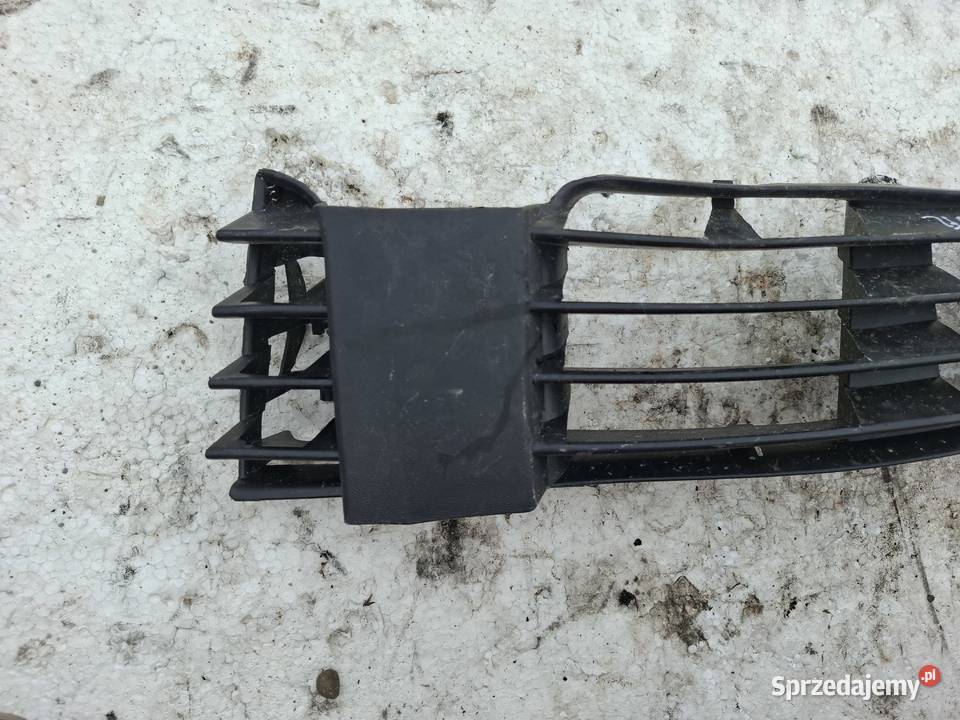 Zaślepka Kratka Zderzaka Volkswagen Passat B5 FL osobowe Pozostałe Motoryzacja Wisznice