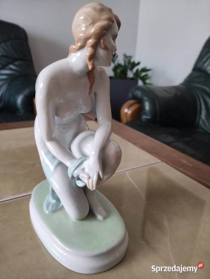 Węgierska Porcelana Zsolnay Akt Kobiecy