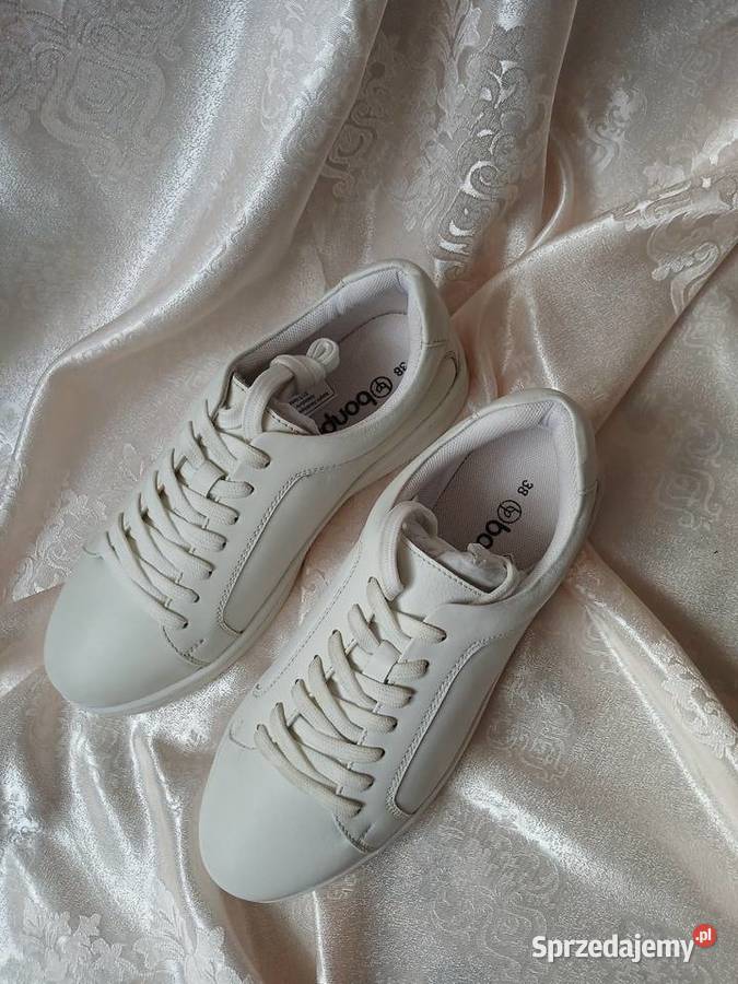 Białe klasyczne sneakersy bonprix 38 trampki Sochaczew