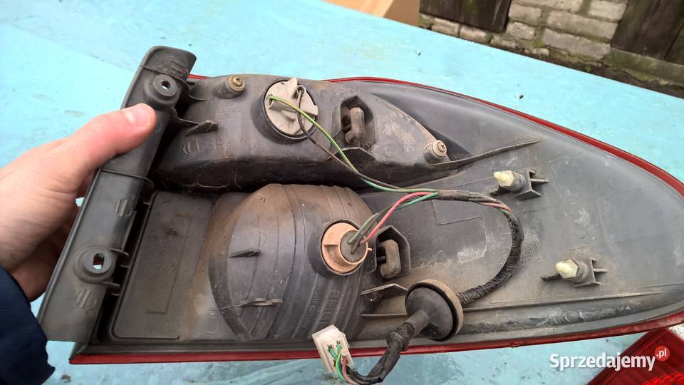Lampy tylne prawa lewa lampy w klapę Mazda 626 osobowe Chełm sprzedam
