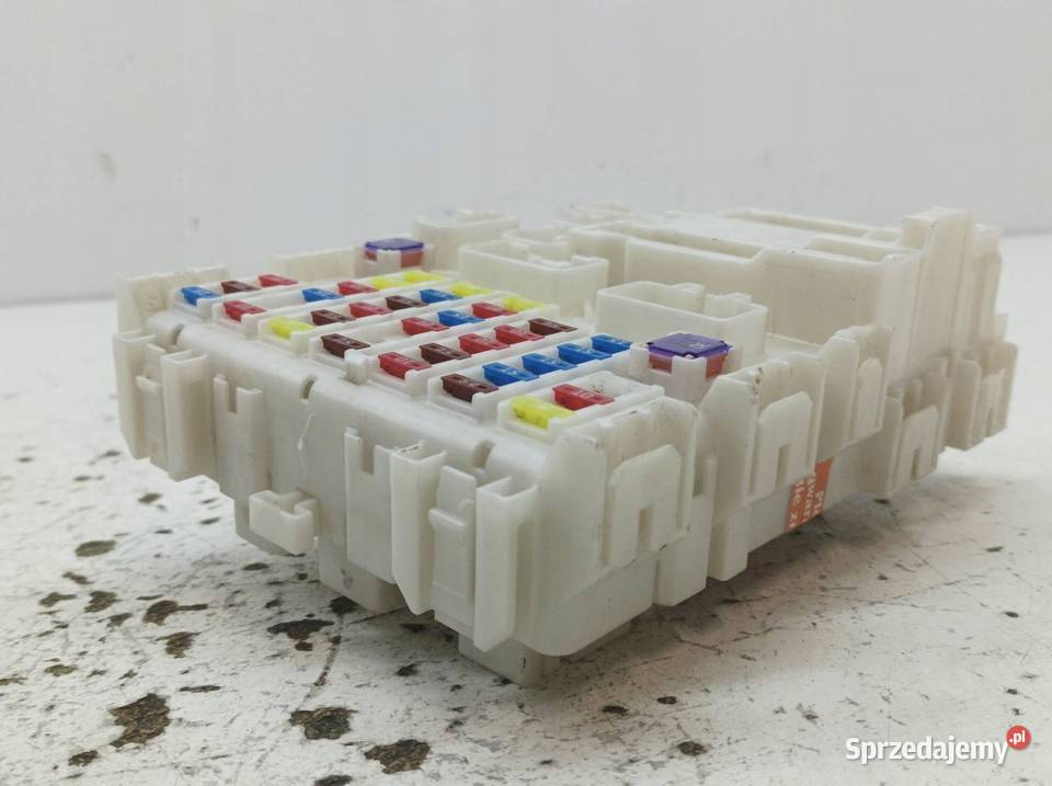 SKRZYNKA BEZPIECZNIKÓW P6019554 12 B Suzuki