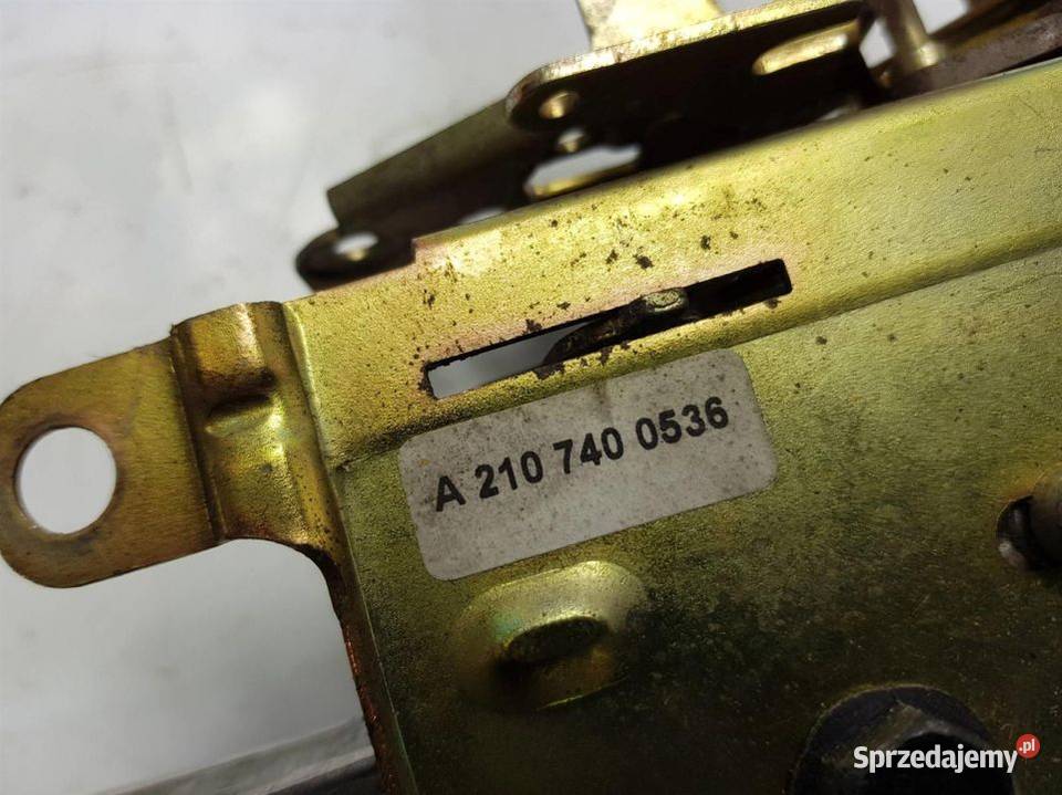 ZAMEK KLAPY A2107400536 MERCEDES BENZ E 220 CDI osobowe Lipno
